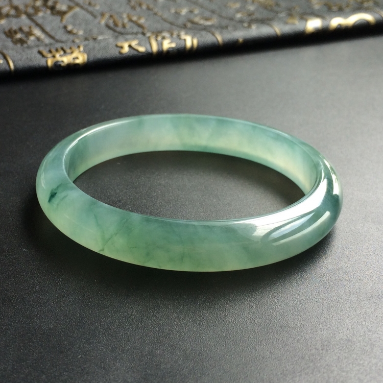 (超值推荐)冰种飘花贵妃镯(55.7mm-50.1mm)