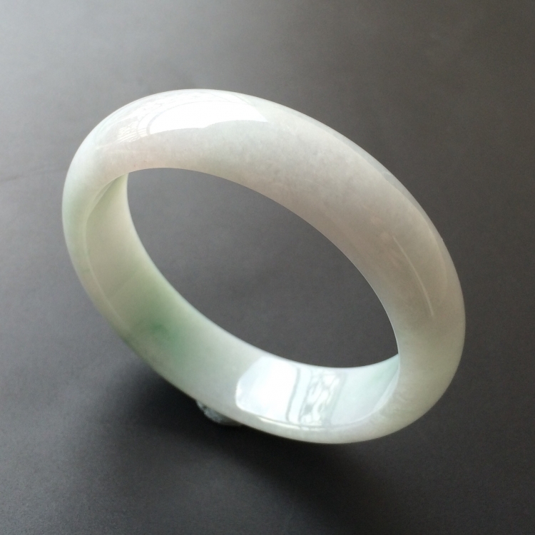 (超值推荐)糯冰种略飘翠手镯(57.3mm)