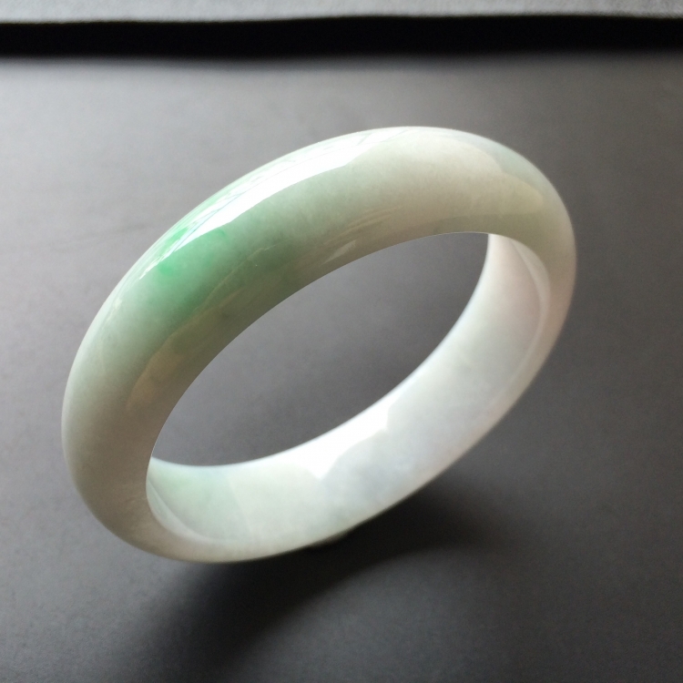(超值推荐)糯冰种略飘翠手镯(57.3mm)