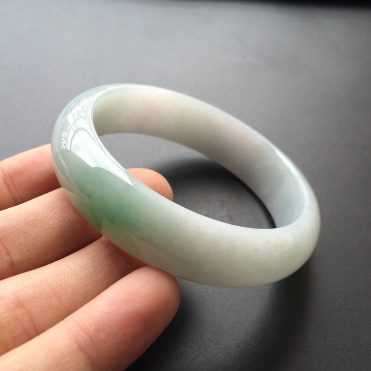 (超值推荐)糯冰种略飘翠手镯(57.3mm)