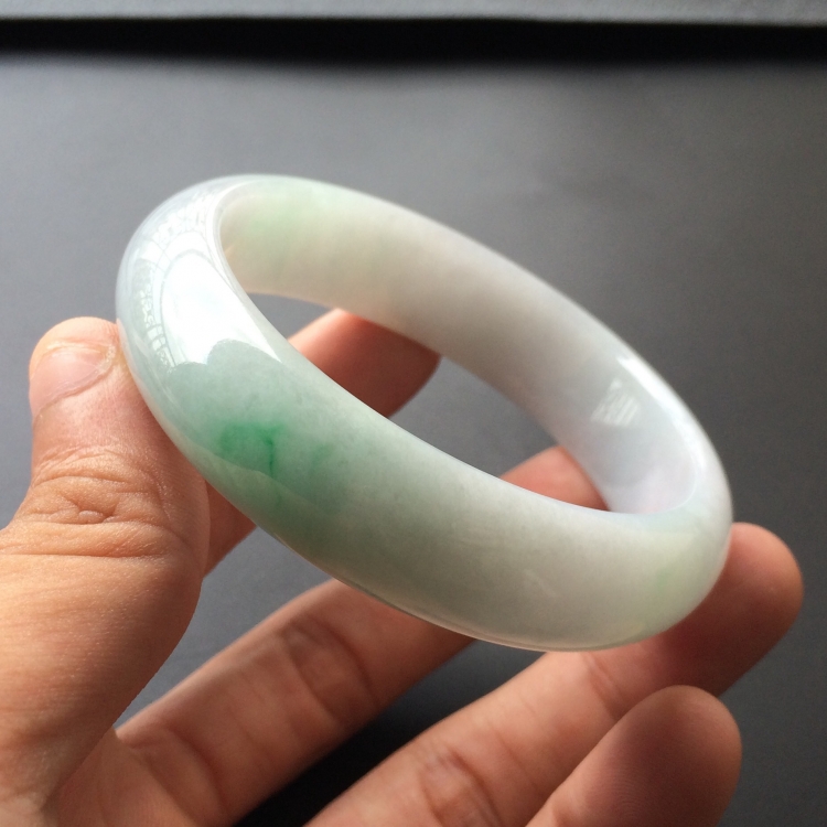 (超值推荐)糯冰种略飘翠手镯(57.3mm)