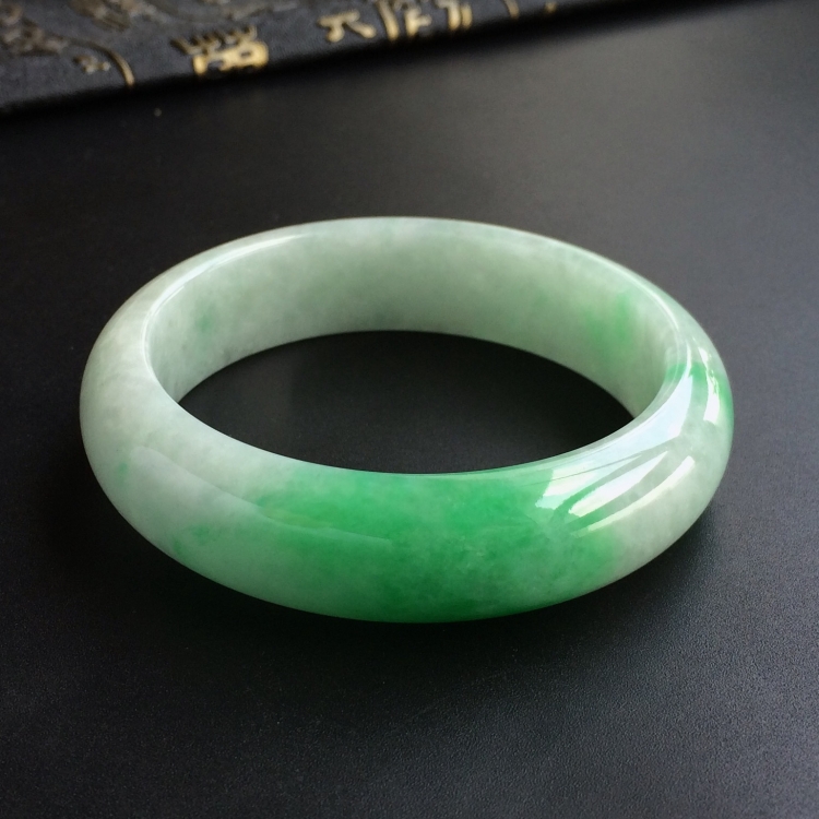 (超值推荐)糯冰种飘翠手镯(53.2mm)