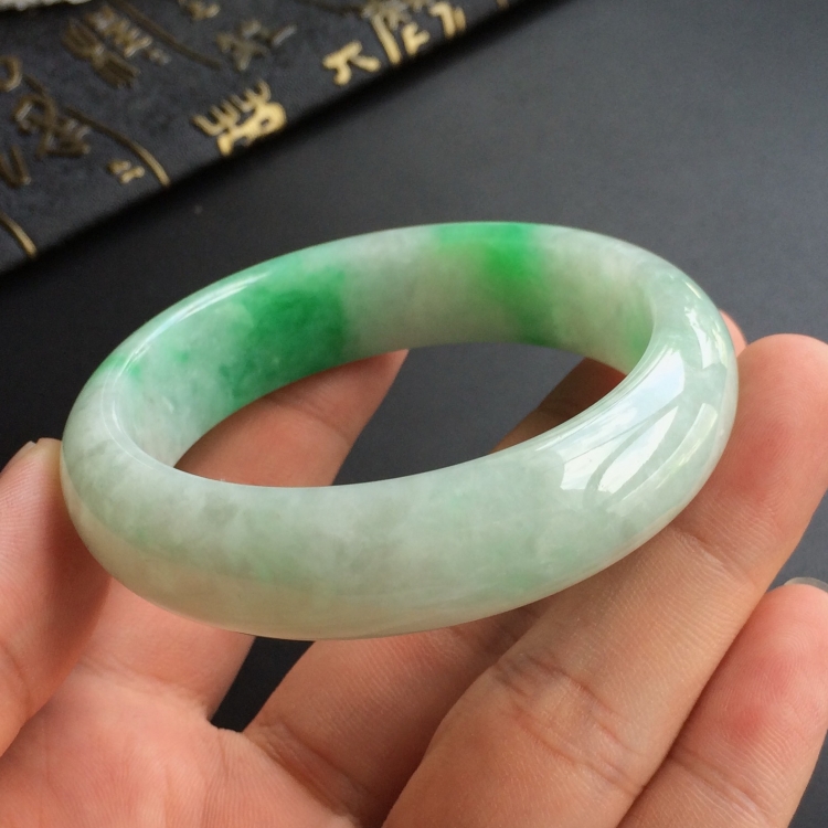 (超值推荐)糯冰种飘翠手镯(53.2mm)