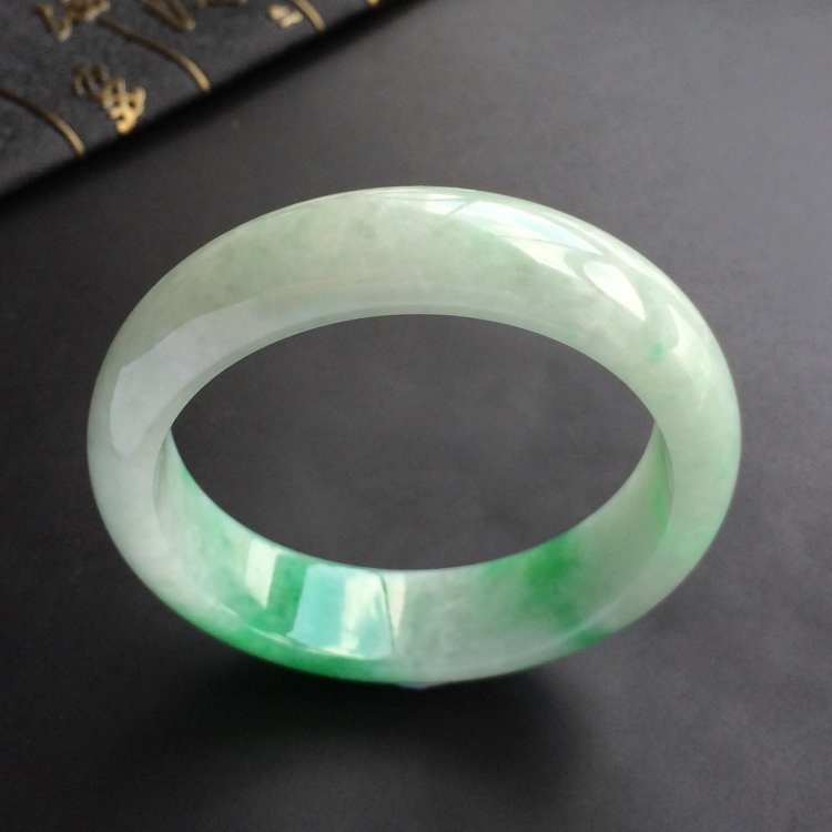 (超值推荐)糯冰种飘翠手镯(53.2mm)