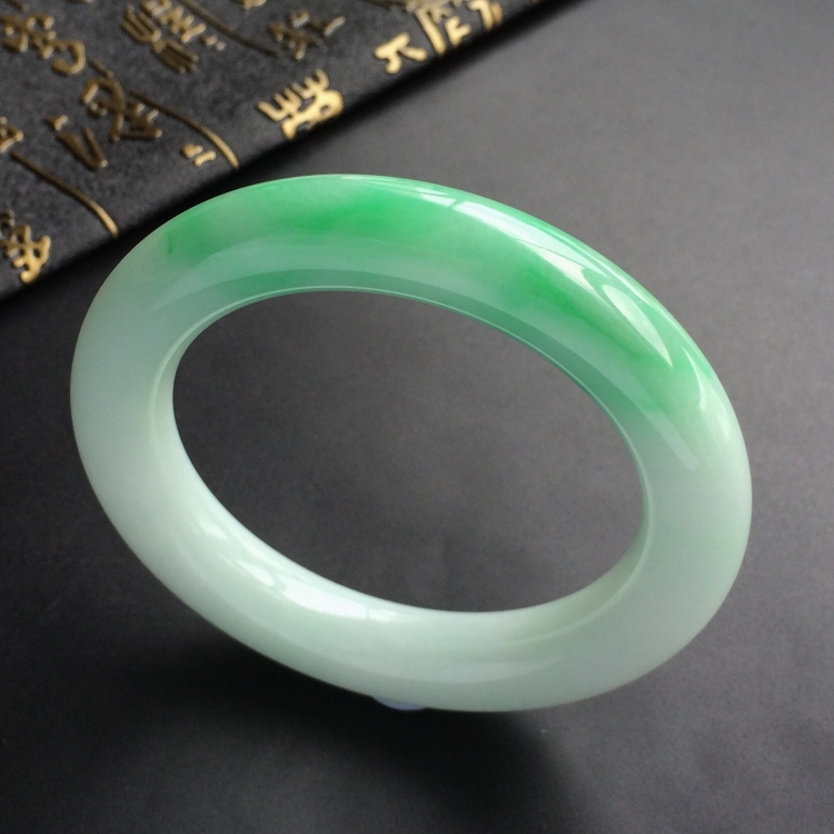 (超值推荐)糯冰种飘翠圆条手镯(56.2mm)