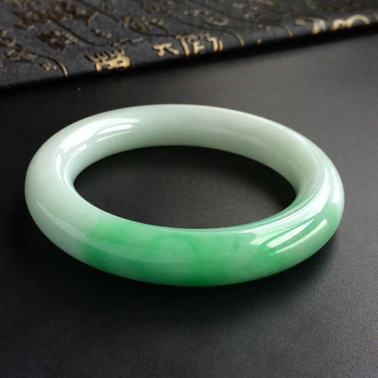 (超值推荐)糯冰种飘翠圆条手镯(56.2mm)
