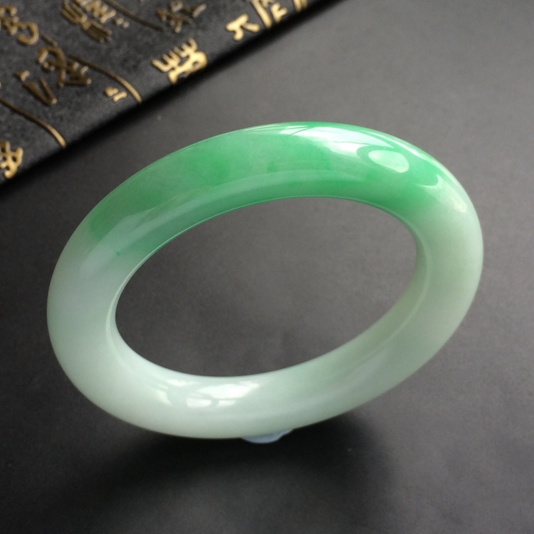 (超值推荐)糯冰种飘翠圆条手镯(56.2mm)