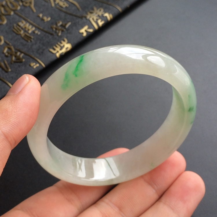 (超值推荐)糯冰种飘翠手镯(59mm)