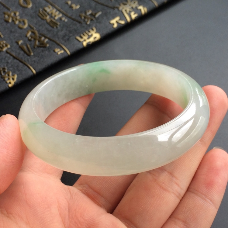(超值推荐)糯冰种飘翠手镯(59mm)