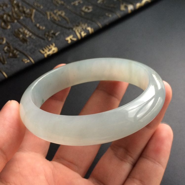 (超值推荐)糯冰种飘花手镯(57.4mm)