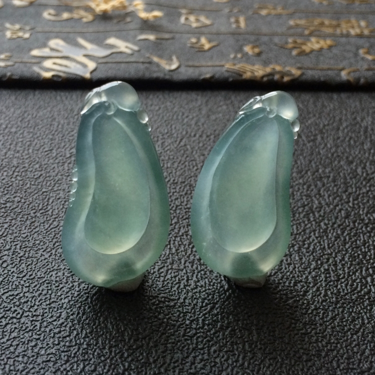 (超值推荐)冰种晴水福瓜挂件一对走