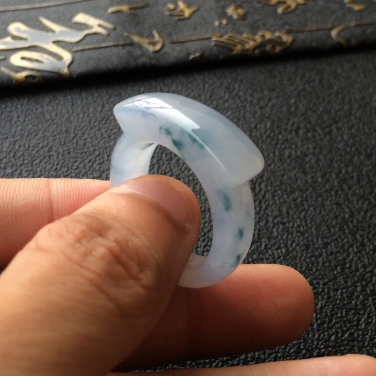 (超值推荐)糯冰种淡紫罗兰飘花马鞍戒指