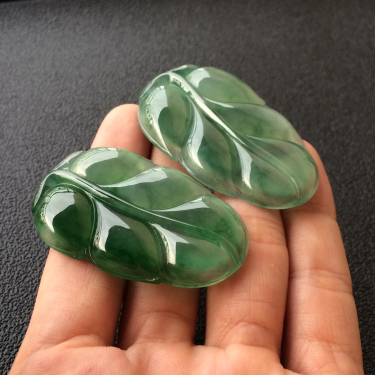(超值推荐)冰种飘花玉叶挂件一对走
