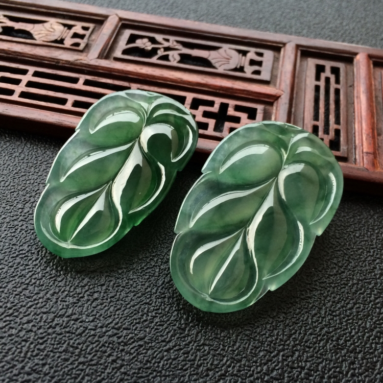 (超值推荐)冰种飘花玉叶挂件一对走