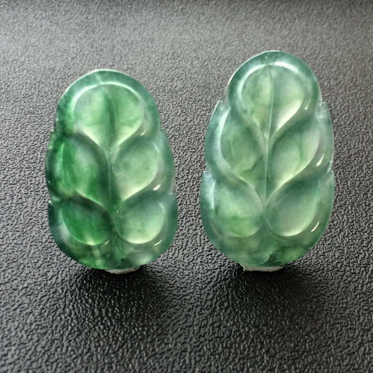 (超值推荐)冰种飘花玉叶挂件一对走