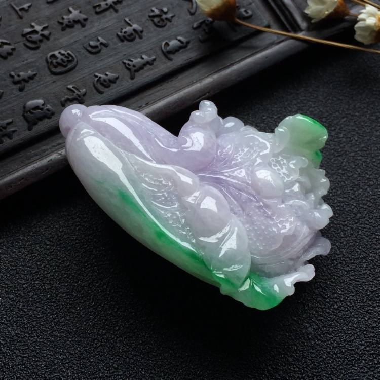 （超值推荐）糯冰种春带彩白菜挂件