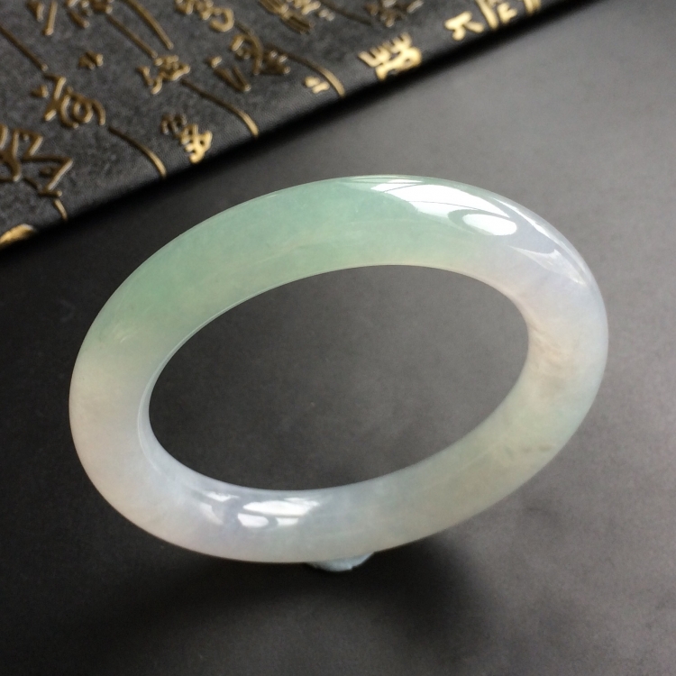 (超值推荐)糯冰种晴水圆条手镯(56.7mm)