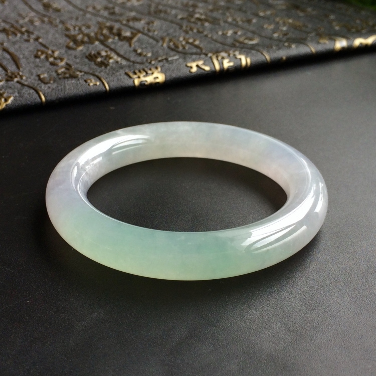 (超值推荐)糯冰种晴水圆条手镯(56.7mm)