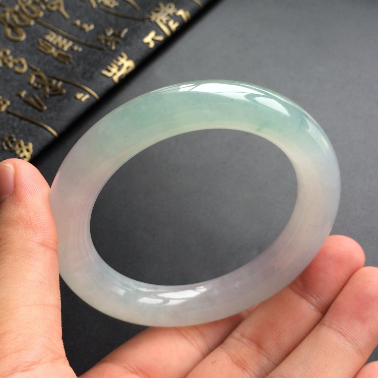 (超值推荐)糯冰种晴水圆条手镯(56.7mm)