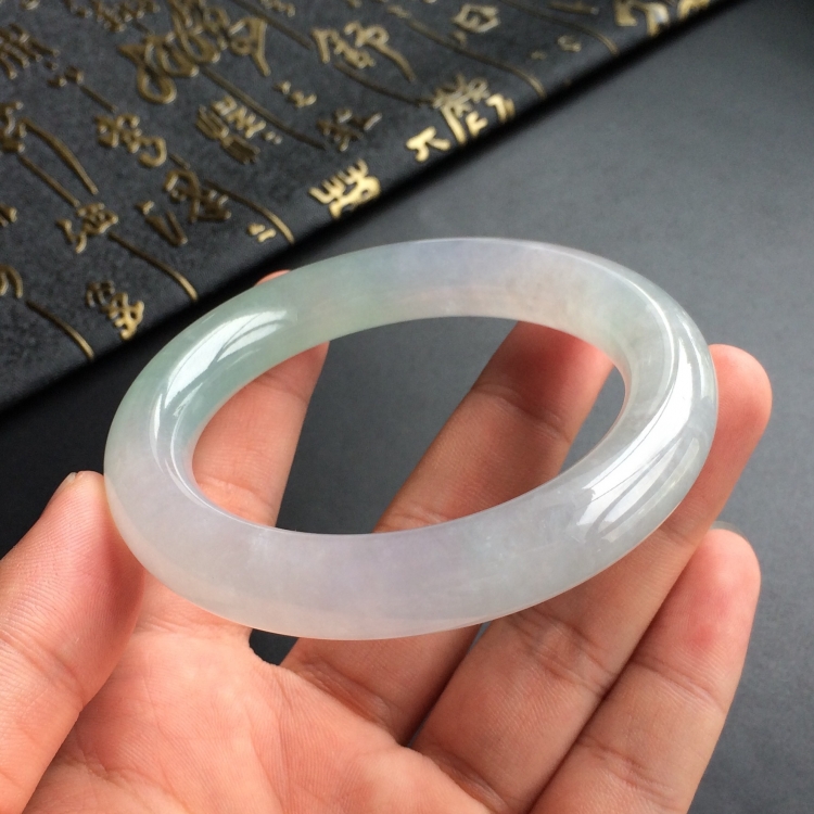 (超值推荐)糯冰种晴水圆条手镯(56.7mm)