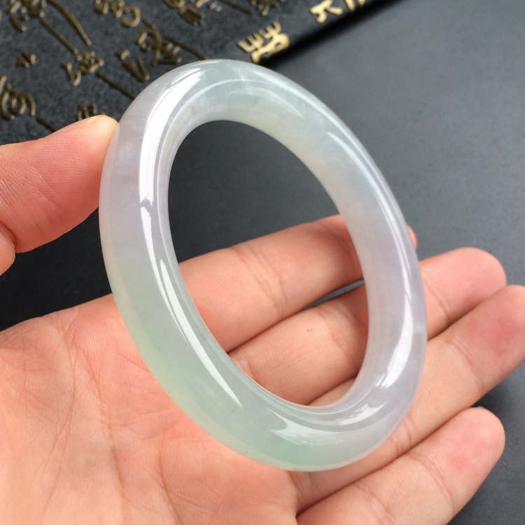 (超值推荐)糯冰种晴水圆条手镯(56.7mm)