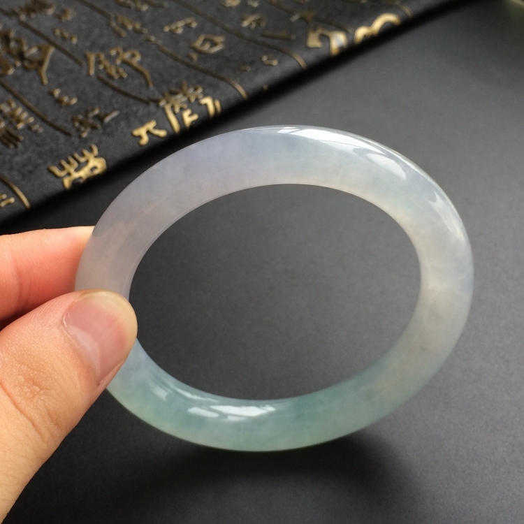 (超值推荐)糯冰种晴水圆条手镯(56.8mm)