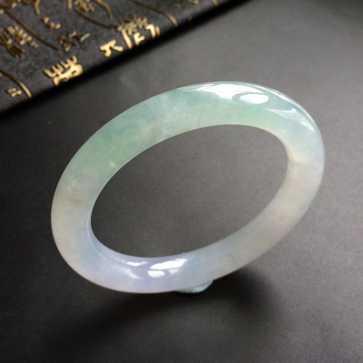 (超值推荐)糯冰种晴水圆条手镯(56.8mm)