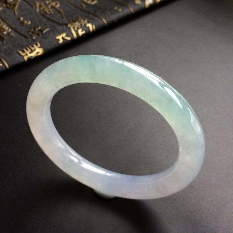 (超值推荐)糯冰种晴水圆条手镯(56.8mm)