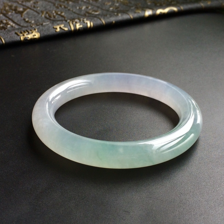 (超值推荐)糯冰种晴水圆条手镯(56.8mm)