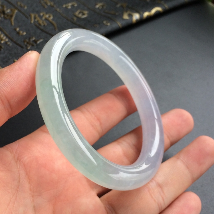(超值推荐)糯冰种晴水圆条手镯(56.8mm)