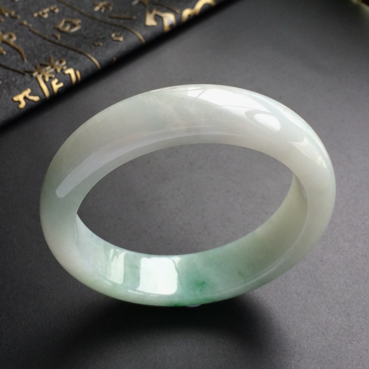 (超值推荐)糯冰种飘翠手镯(58.3mm)