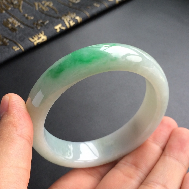 (超值推荐)糯冰种飘翠手镯(58.3mm)
