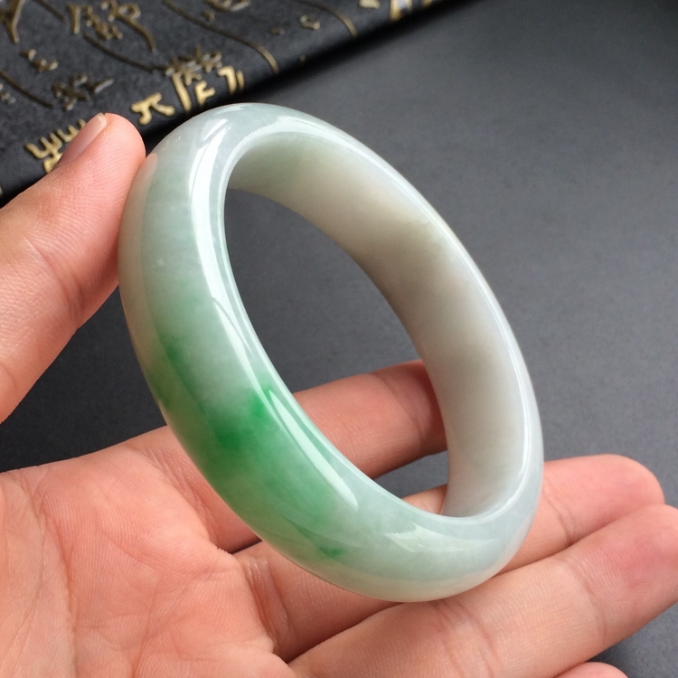 (超值推荐)糯冰种飘翠手镯(58.3mm)