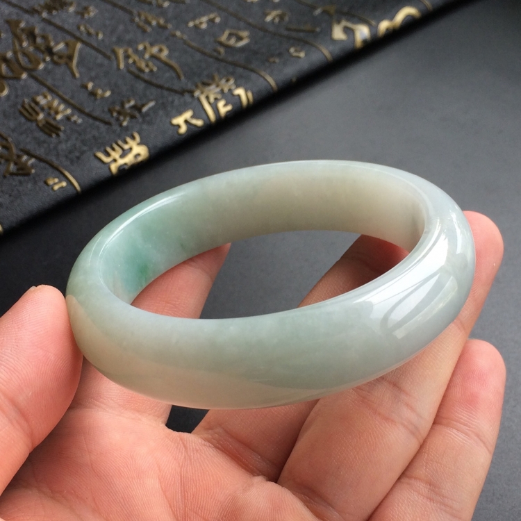 (超值推荐)糯冰种飘翠手镯(58.3mm)