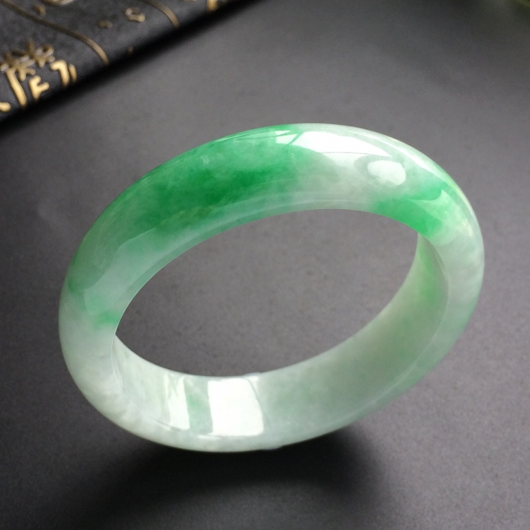 (超值推荐)糯冰种飘翠手镯(53.2mm)