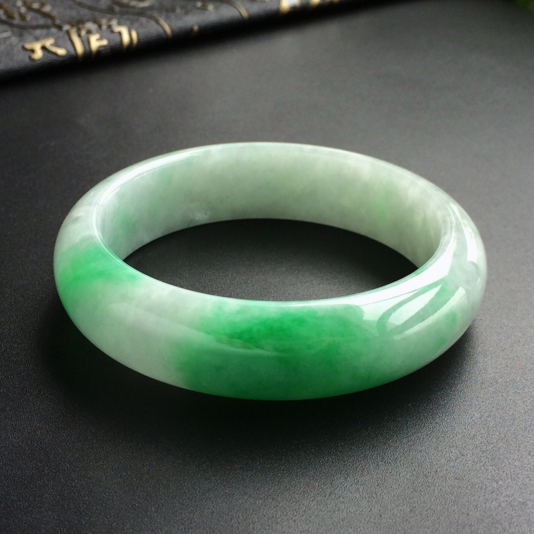 (超值推荐)糯冰种飘翠手镯(53.2mm)