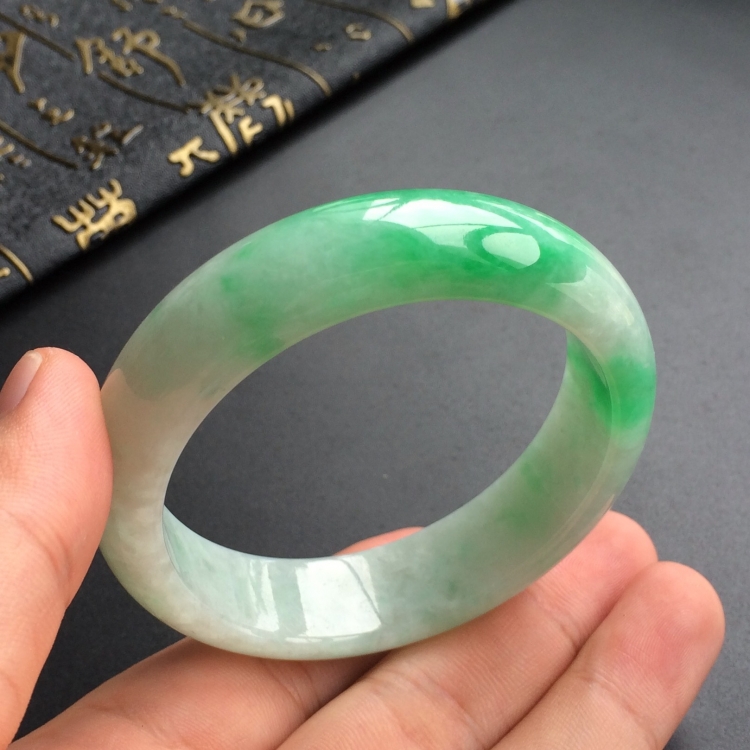 (超值推荐)糯冰种飘翠手镯(53.2mm)