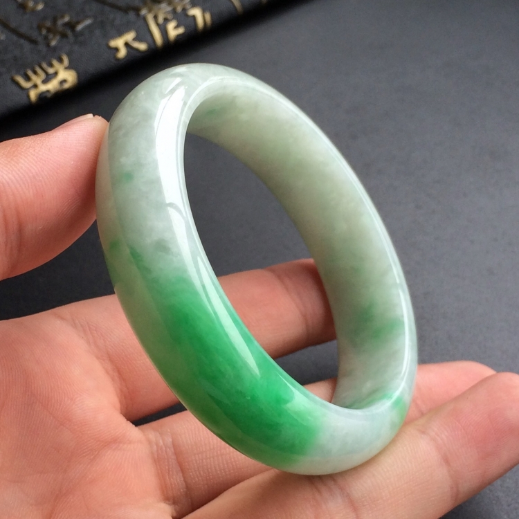 (超值推荐)糯冰种飘翠手镯(53.2mm)