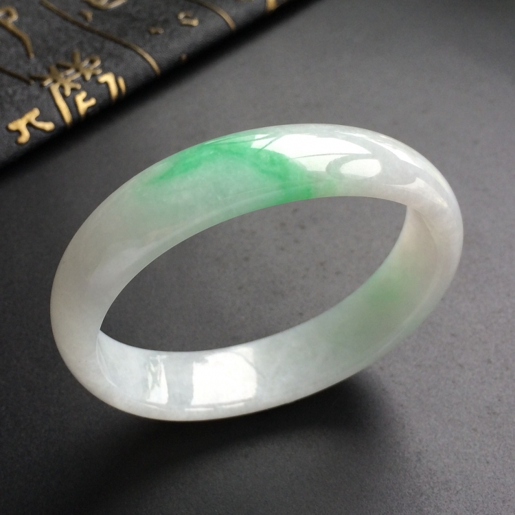 (超值推荐)糯冰种飘翠贵妃镯(54.3mm-45.6mm)