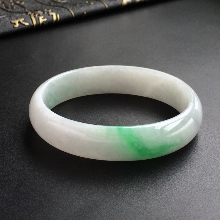 (超值推荐)糯冰种飘翠贵妃镯(54.3mm-45.6mm)