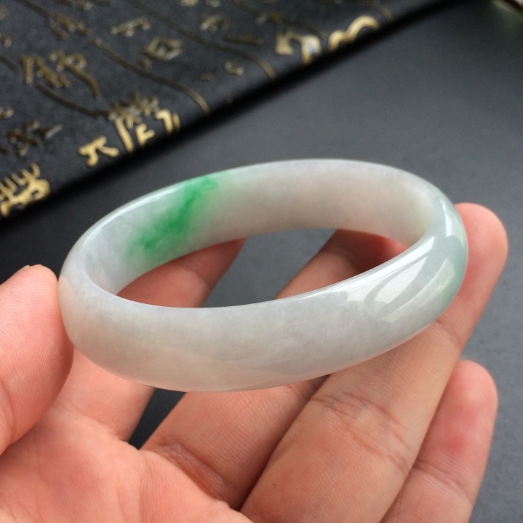 (超值推荐)糯冰种飘翠贵妃镯(54.3mm-45.6mm)