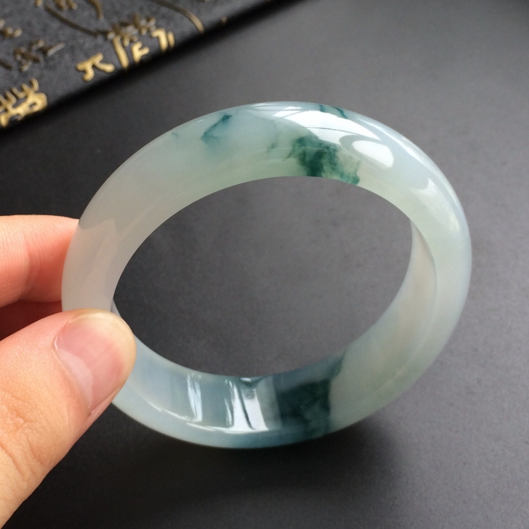 (超值推荐)糯冰种飘花手镯(55.7mm)