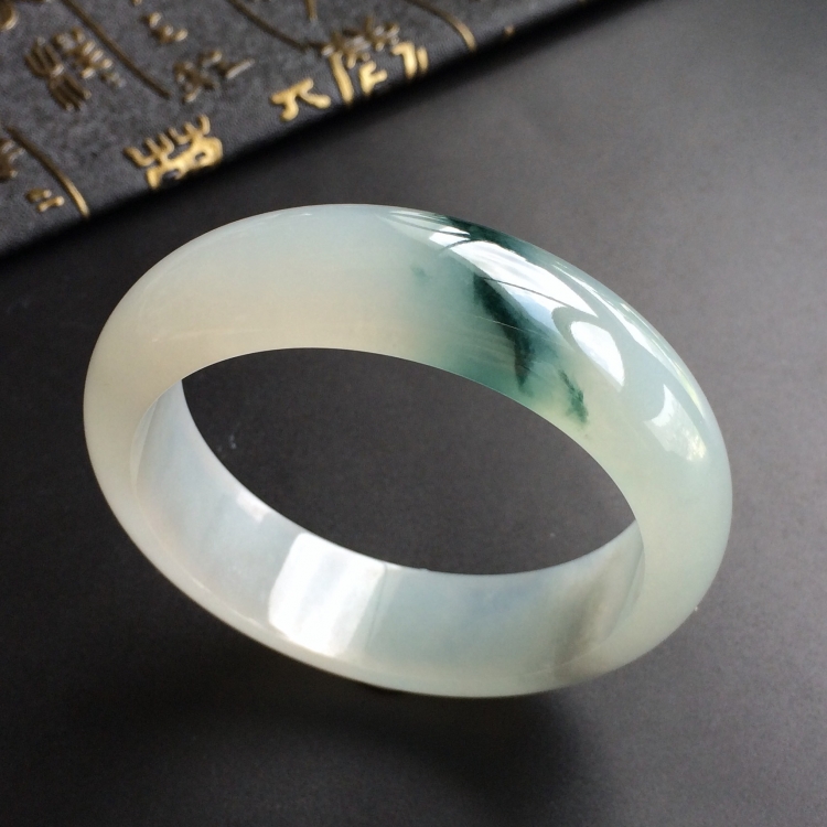 (超值推荐)糯冰种飘花手镯(56mm)