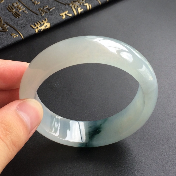 (超值推荐)糯冰种飘花手镯(56mm)