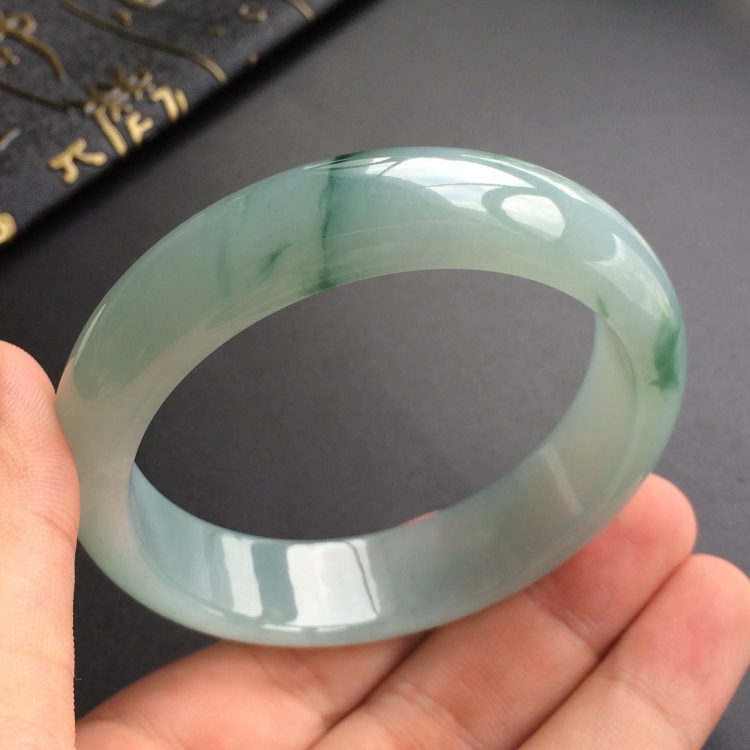 (超值推荐)糯冰种飘花手镯(55.7mm)