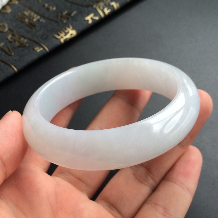 (超值推荐)糯冰种白底青手镯(57mm)
