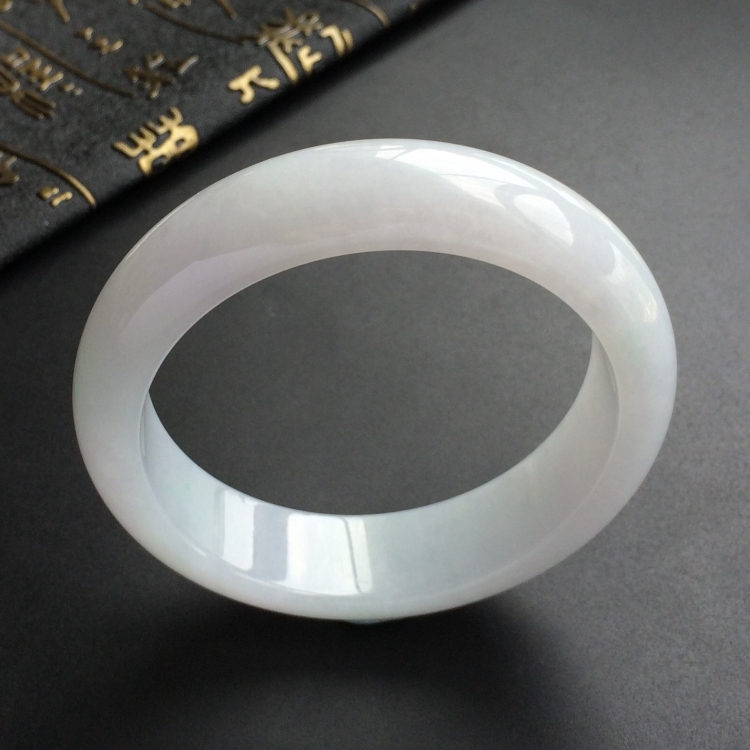 (超值推荐)糯冰种白底青手镯(57mm)
