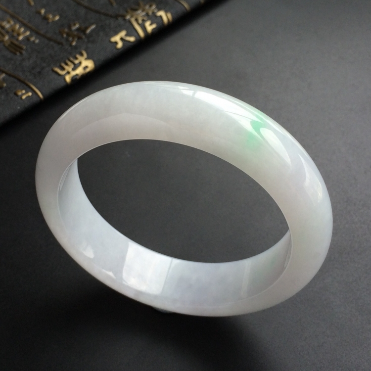 (超值推荐)糯冰种白底青手镯(57mm)