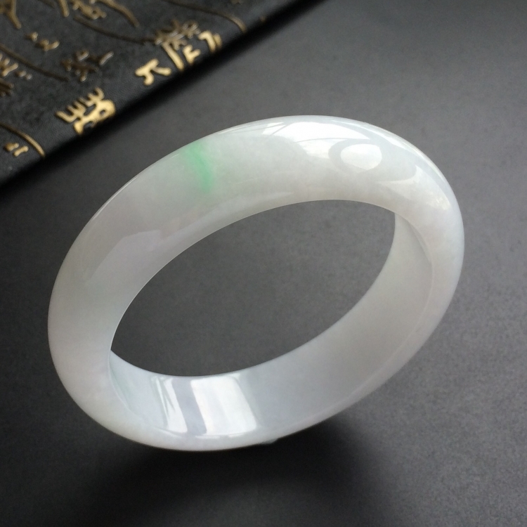 (超值推荐)糯冰种白底青手镯(57mm)