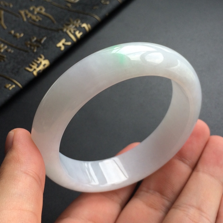 (超值推荐)糯冰种白底青手镯(57mm)